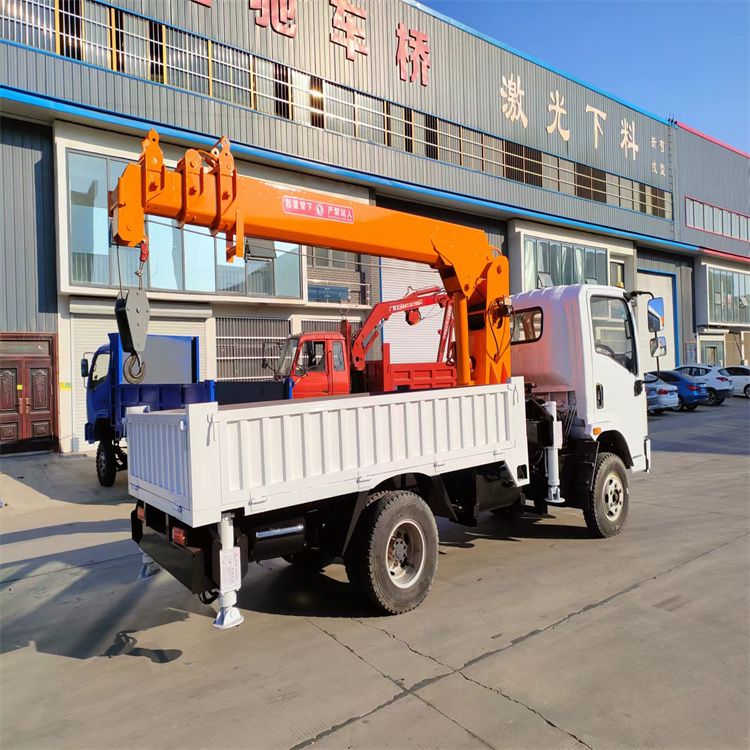 察哈尔右翼中旗三轮随车吊定制 农用改装机自备吊中瑞长期出售